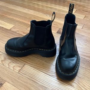 Doc Marten 2976 Smooth Leather Platform Chelsea Boot